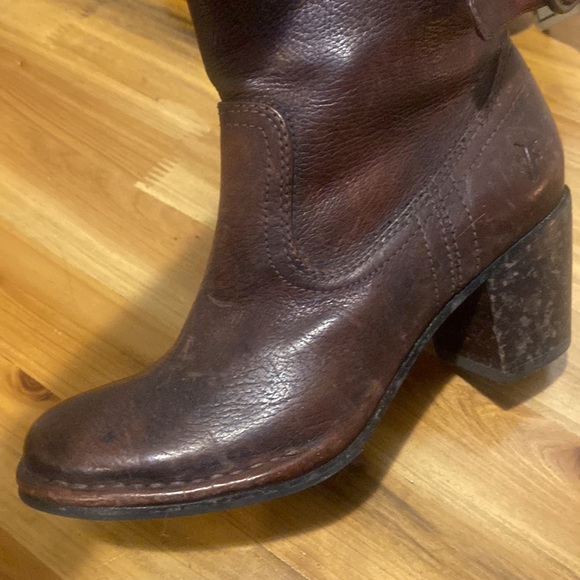 NWT Frye Lucinda Short Reddish Dark Brown Size 6 - Picture 9 of 13